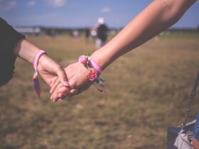 Style and Security: Cloth Wristbands for Event Attendees